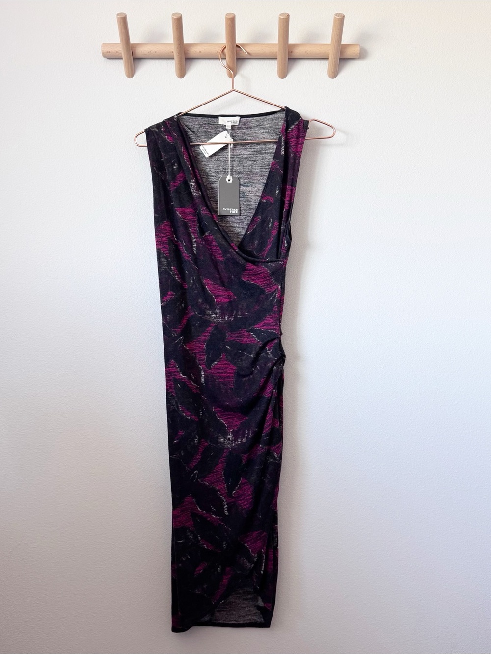 Wilfred Floral Ruched V-Neck Midi Dress in Black and Burgundy - Picture 2 of 13